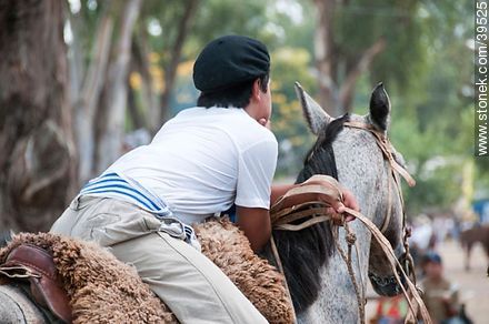 Young rider - Tacuarembo - URUGUAY. Photo #39525