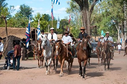 Riders on the Fiesta de la Patria Gaucha - Tacuarembo - URUGUAY. Photo #39517