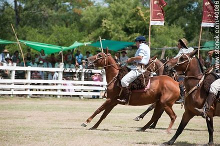 Bride's horse race.  - Tacuarembo - URUGUAY. Photo #40086