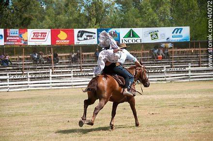 Bride's horse race.  - Tacuarembo - URUGUAY. Photo #40072