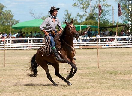 Ability to master the horse. - Tacuarembo - URUGUAY. Photo #40024