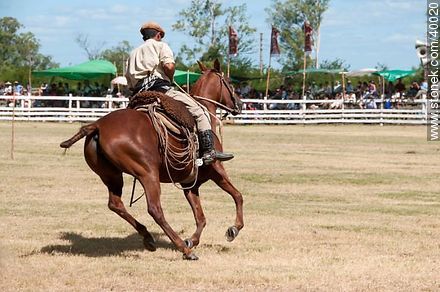 Ability to master the horse. - Tacuarembo - URUGUAY. Photo #40020