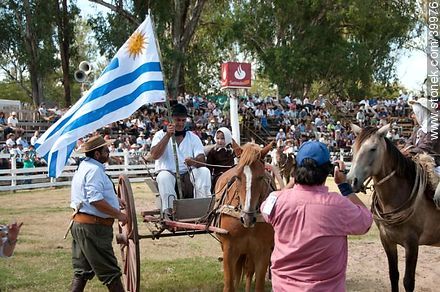 Contest of peasant boys and girls. Winners parade. - Tacuarembo - URUGUAY. Photo #39976