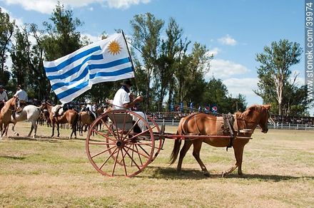 Contest of peasant boys and girls. Winners parade. Uruguayan flag. - Tacuarembo - URUGUAY. Photo #39974