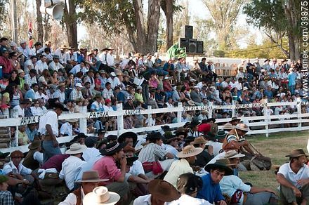 Public in the stands - Tacuarembo - URUGUAY. Photo #39875