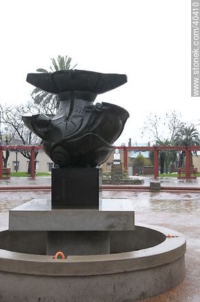 Escultura en la Plaza de la Cruz - Departamento de Tacuarembó - URUGUAY. Foto No. 40410