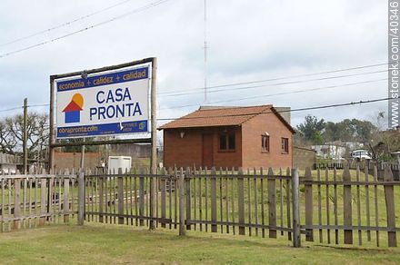 Casa prefabricada de madera terminada - Departamento de Tacuarembó - URUGUAY. Foto No. 40346