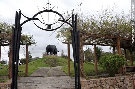 Monumento al Toro en Paso de los Toros - Departamento de Tacuarembó - URUGUAY. Foto No. 40433