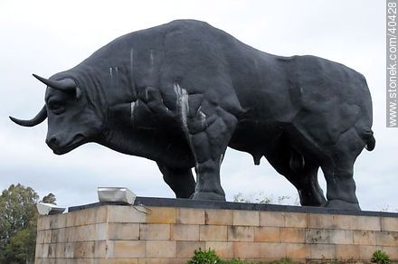 Bull monument. Paso de los Toros.  - Tacuarembo - URUGUAY. Photo #40428