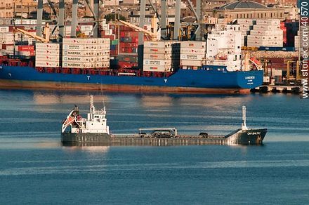 Cargo ships. - Department of Montevideo - URUGUAY. Photo #40570