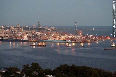 Port of Montevideo at dusk - Department of Montevideo - URUGUAY. Photo #40671