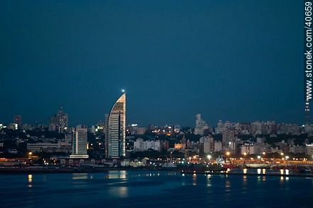 Torre de Antel y Aguada Park al anochecer - Departamento de Montevideo - URUGUAY. Foto No. 40659