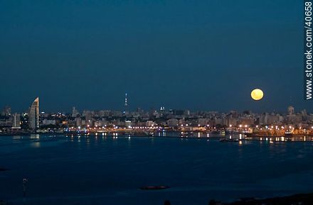 Full moon over the city of Montevideo in the evening - Department of Montevideo - URUGUAY. Photo #40658