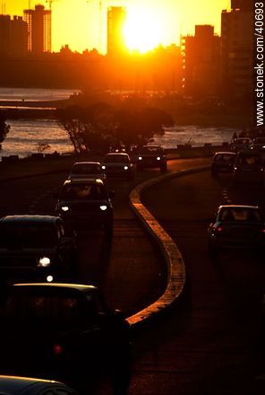 Sunset on the Rambla O'Higgins - Department of Montevideo - URUGUAY. Photo #40693
