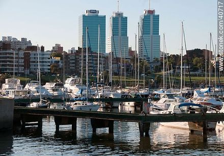 Puerto Buceo. Torres del World Trade Center Montevideo - Departamento de Montevideo - URUGUAY. Foto No. 40717