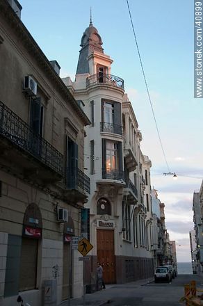 Banco Bandes - Departamento de Montevideo - URUGUAY. Foto No. 40899