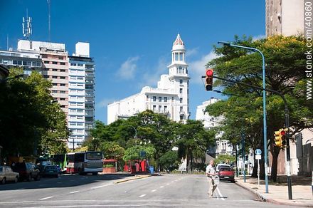 Avenida del Libertador Brig. Gral. Juan Antonio Lavalleja - Departamento de Montevideo - URUGUAY. Foto No. 40860