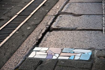 Tiles between granite blocks - Department of Montevideo - URUGUAY. Photo #40853