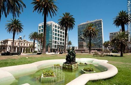 Plaza Independencia (Independence square) Fountain. - Department of Montevideo - URUGUAY. Photo #40764