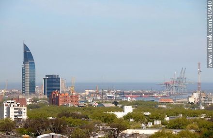 Torre de Antel, Aguada Park y las grúas del puerto - Departamento de Montevideo - URUGUAY. Foto No. 40940