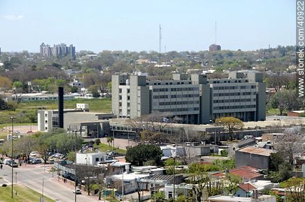 Hospital Policial en el Bulevar Batlle y Ordóñez - Departamento de Montevideo - URUGUAY. Foto No. 40922