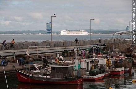 Barcazas de pesca y crucero - Punta del Este y balnearios cercanos - URUGUAY. Foto No. 41047