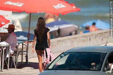 Young lady walking along the promenade of the Emir beach - Punta del Este and its near resorts - URUGUAY. Photo #41179