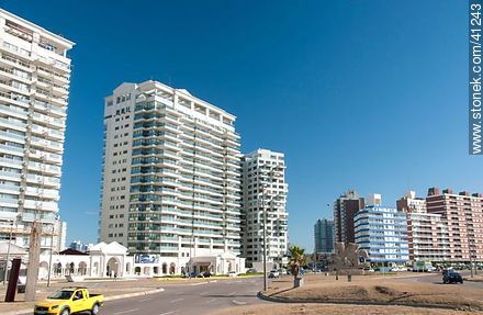 Playa Brava promenade - Punta del Este and its near resorts - URUGUAY. Photo #41243