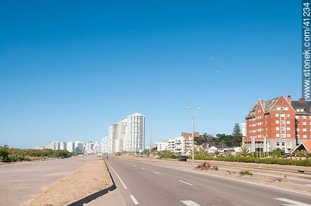 Lorenzo Batlle Pacheco promenade. Route 10. San Rafael hotel. - Punta del Este and its near resorts - URUGUAY. Photo #41234