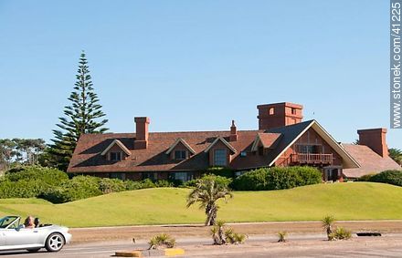 Mansion in Brava Beach - Punta del Este and its near resorts - URUGUAY. Photo #41225