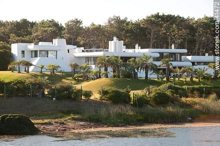 Residence Poseidón on the edge of the Laguna del Diario - Punta del Este and its near resorts - URUGUAY. Photo #41472