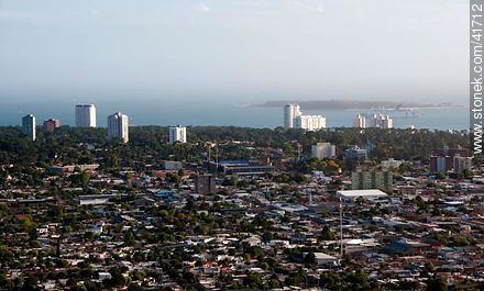Maldonado y torres de Punta del Este - Departamento de Maldonado - URUGUAY. Foto No. 41712