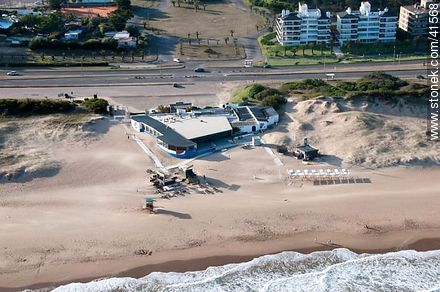 Brava beach. Parador Ocean Palace. Promenade Lorenzo Batlle Pacheco. - Punta del Este and its near resorts - URUGUAY. Photo #41568