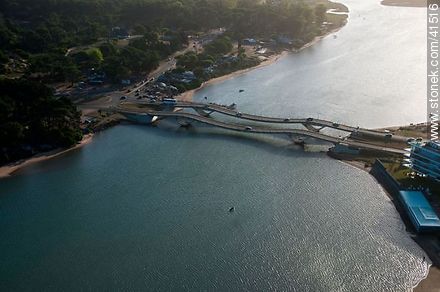 Puentes ondulantes de La Barra sobre el arroyo Maldonado - Punta del Este y balnearios cercanos - URUGUAY. Foto No. 41516