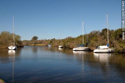 Puerto de yates en el Riachuelo - Departamento de Colonia - URUGUAY. Foto No. 41940