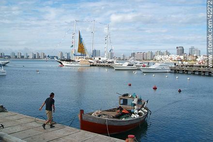 Lancha de pesca. Vela del buque Capitán Miranda pintada por Paez Vilaró - Punta del Este y balnearios cercanos - URUGUAY. Foto No. 42272