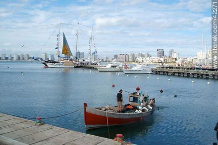 Lancha de pesca. Vela del buque Capitán Miranda pintada por Paez Vilaró - Punta del Este y balnearios cercanos - URUGUAY. Foto No. 42271