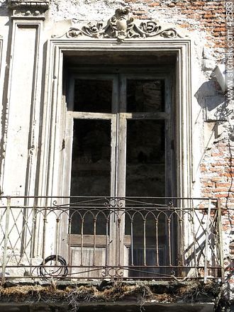 Needing refurbishing - Department of Montevideo - URUGUAY. Photo #42563
