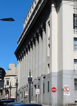 Banco de la República. Calle Zabala. - Departamento de Montevideo - URUGUAY. Foto No. 42539