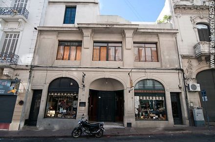 Casa Gillardo at Bartolomé Mitre St. - Department of Montevideo - URUGUAY. Photo #42575