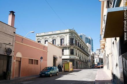 Calle Bartolomé Mitre - Departamento de Montevideo - URUGUAY. Foto No. 42572
