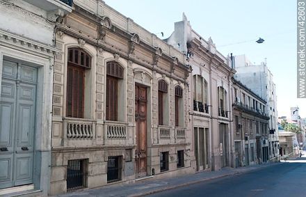 Calle Cerrito - Departamento de Montevideo - URUGUAY. Foto No. 42603