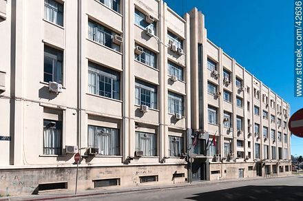 Sede del Ministerio de Trabajo y Seguridad Social en la calle Juncal - Departamento de Montevideo - URUGUAY. Foto No. 42636