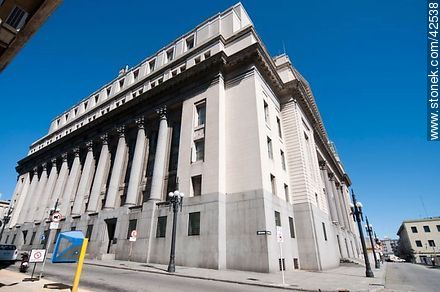 Banco República - Departamento de Montevideo - URUGUAY. Foto No. 42538