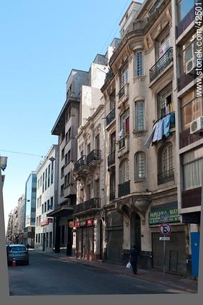 Calle 25 de Mayo. - Departamento de Montevideo - URUGUAY. Foto No. 42501