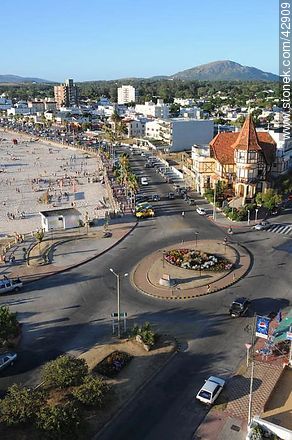 Piria Avenue and the Rambla de los Argentinos roundabout. - Department of Maldonado - URUGUAY. Photo #42909