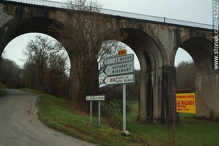 St. Laurent sur ​​Manoir. South Route D32 D710 - Region of Aquitaine - FRANCE. Photo #43227