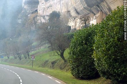 D710 route south. Troglodyte houses. - Region of Aquitaine - FRANCE. Photo #43219