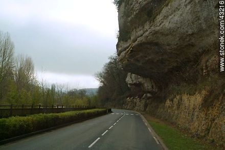D47 route south. - Region of Aquitaine - FRANCE. Photo #43216
