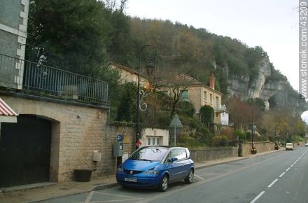 Eyzies de Tayac Sireuil. Route D47.  - Region of Aquitaine - FRANCE. Photo #43209